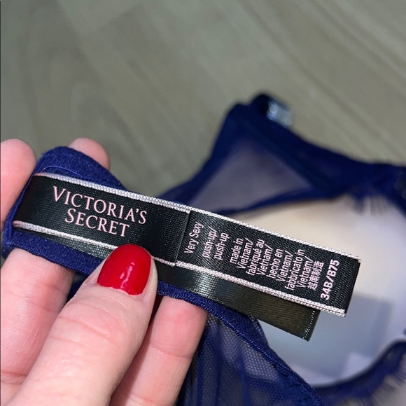 Victoria's Secret Deep Blue Lace Bra - Picture 3 of 3